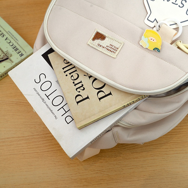A new high-appearance-level Korean ins school style fresh and sweet backpack, a lightweight and large-capacity backpack for junior and senior high school students Application Scenario