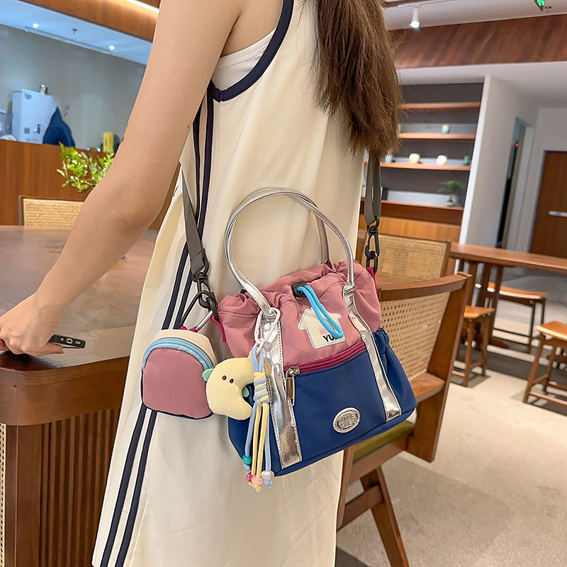 A new high-appeal, retro and cute, color-blocking bucket bag from Korean Instagram, a lightweight, drawstring crossbody bag for women full figure