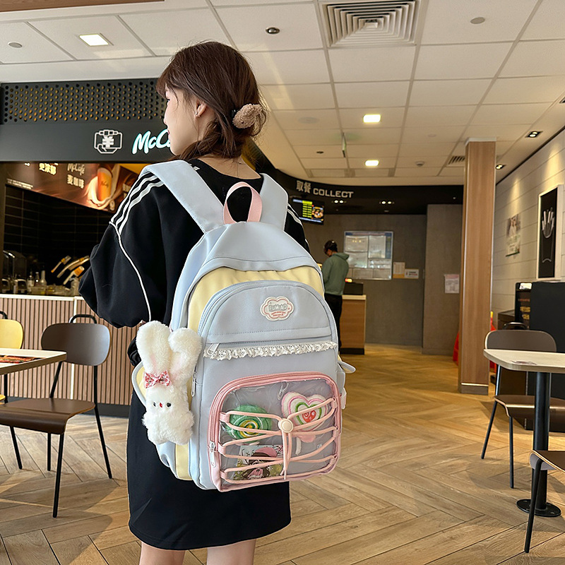 The new schoolbag is a cute and sweet backpack for primary and secondary school students with a high school girls' appearance level of color-blocking and splicing full figure