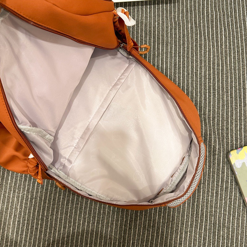 A new high-appearance-level, lightweight, large-capacity and cute schoolbag for primary school students in grades three to six and junior and senior high school students Application Scenario
