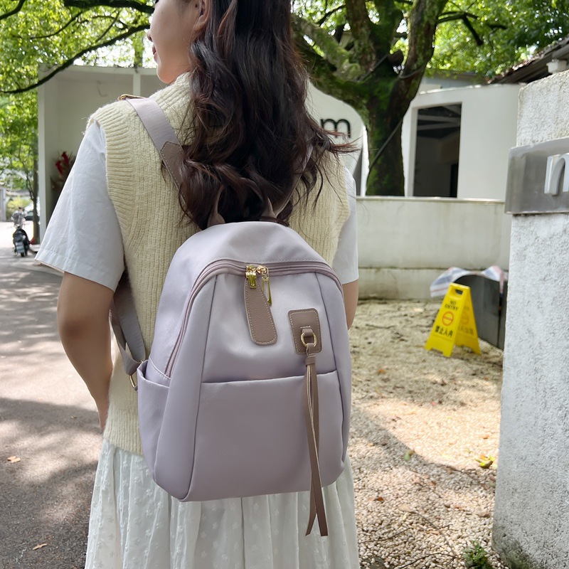 New trendy and fashionable backpack with high appearance standards, simple and casual backpack, niche design, large-capacity commuting schoolbag full figure