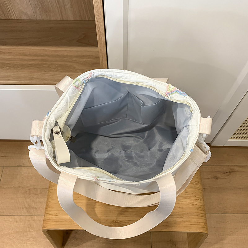 High appearance level, ins style, versatile single-shoulder bag, Japanese sweet school style, girl, primary and secondary school students' after-school tutoring handbag Application Scenario