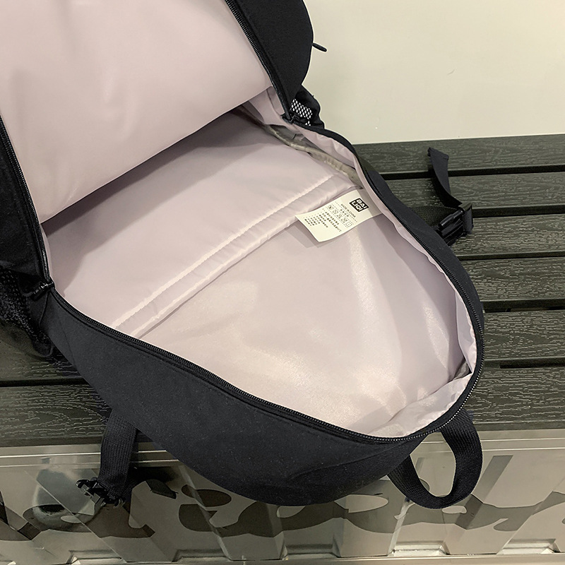 A lightweight backpack for sports, a large-capacity outdoor casual single-shoulder bag, a versatile new schoolbag for short trips and fitness Specification drawing