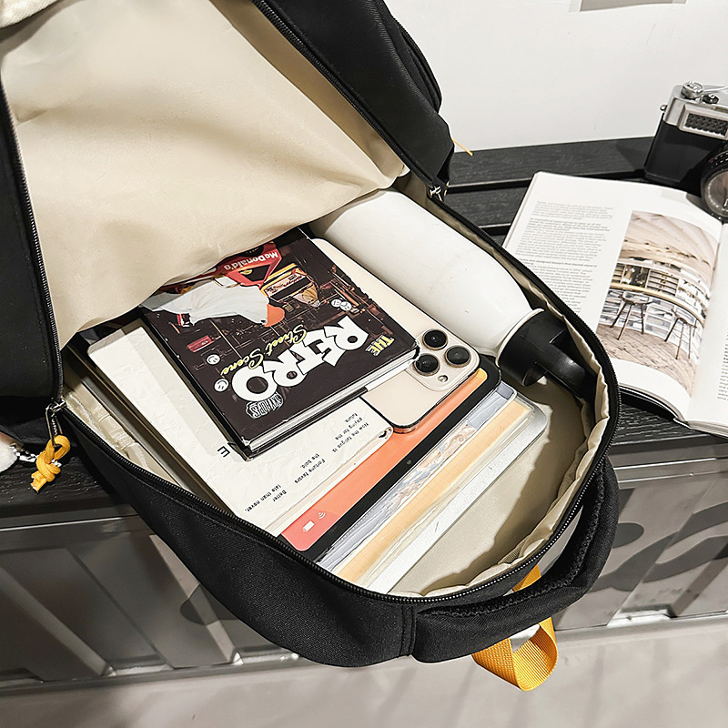 A cool, fresh and sweet backpack with a high level of appearance from Korean Instagram. It's a lightweight and large-capacity backpack for junior and senior high school students Application Scenario