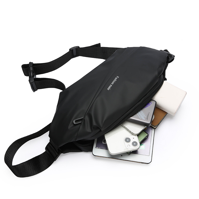 Streetwear men's chest bag, fashionable and casual single-shoulder bag, new niche design, versatile men's crossbody bag chest bag Application Scenario