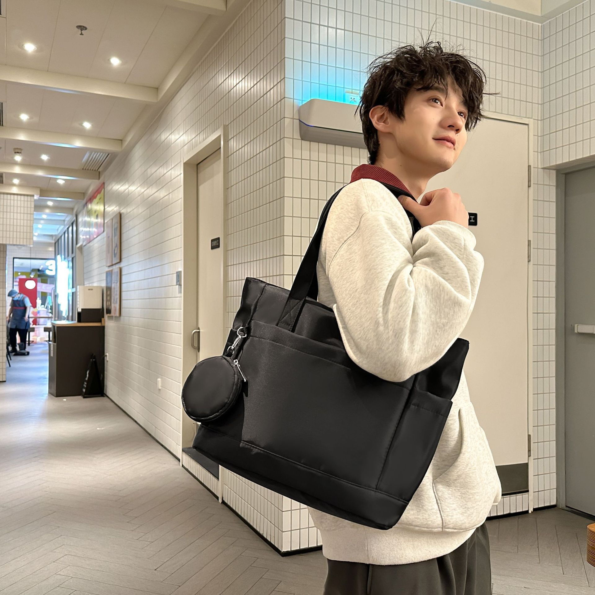 Japanese large-capacity versatile single-shoulder bag, 2025 new style fashionable tote bag, student book bag, simple and casual handbag details Picture