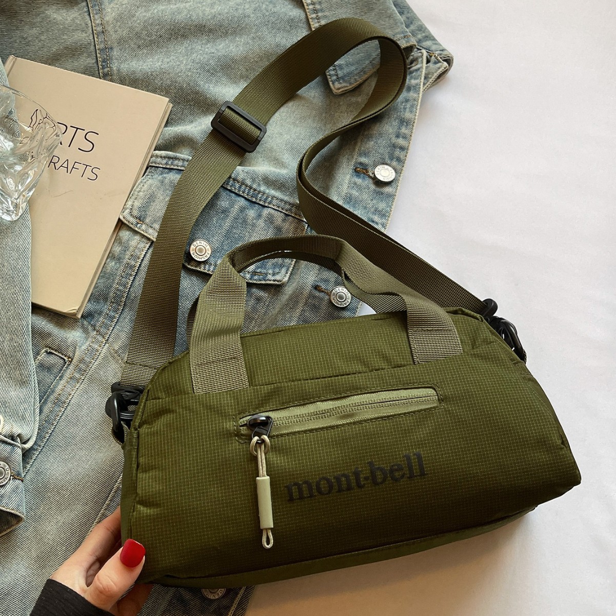 A new Japanese Instagram sporty crossbody bag with a high level of appearance and cool letters. It is a casual, simple and lightweight crossbody bag for travel Specification drawing
