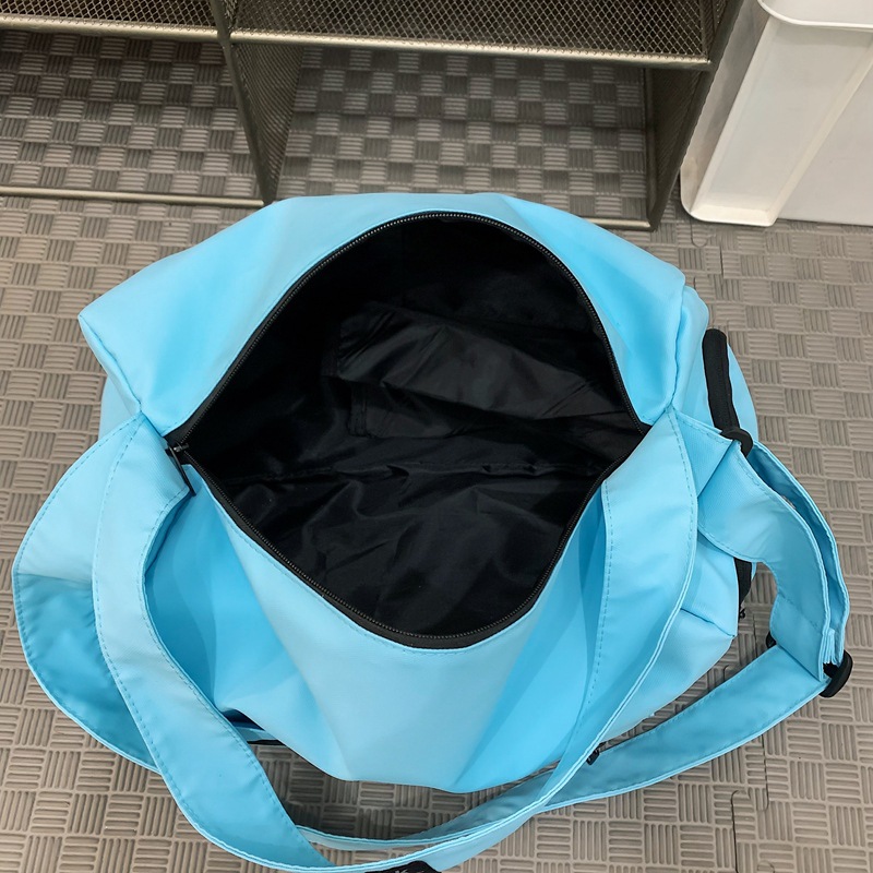 Short travel bag, women's light handbag, men's dry and wet separation sports and fitness bag, men's trendy brand fashionable crossbody bag Application Scenario