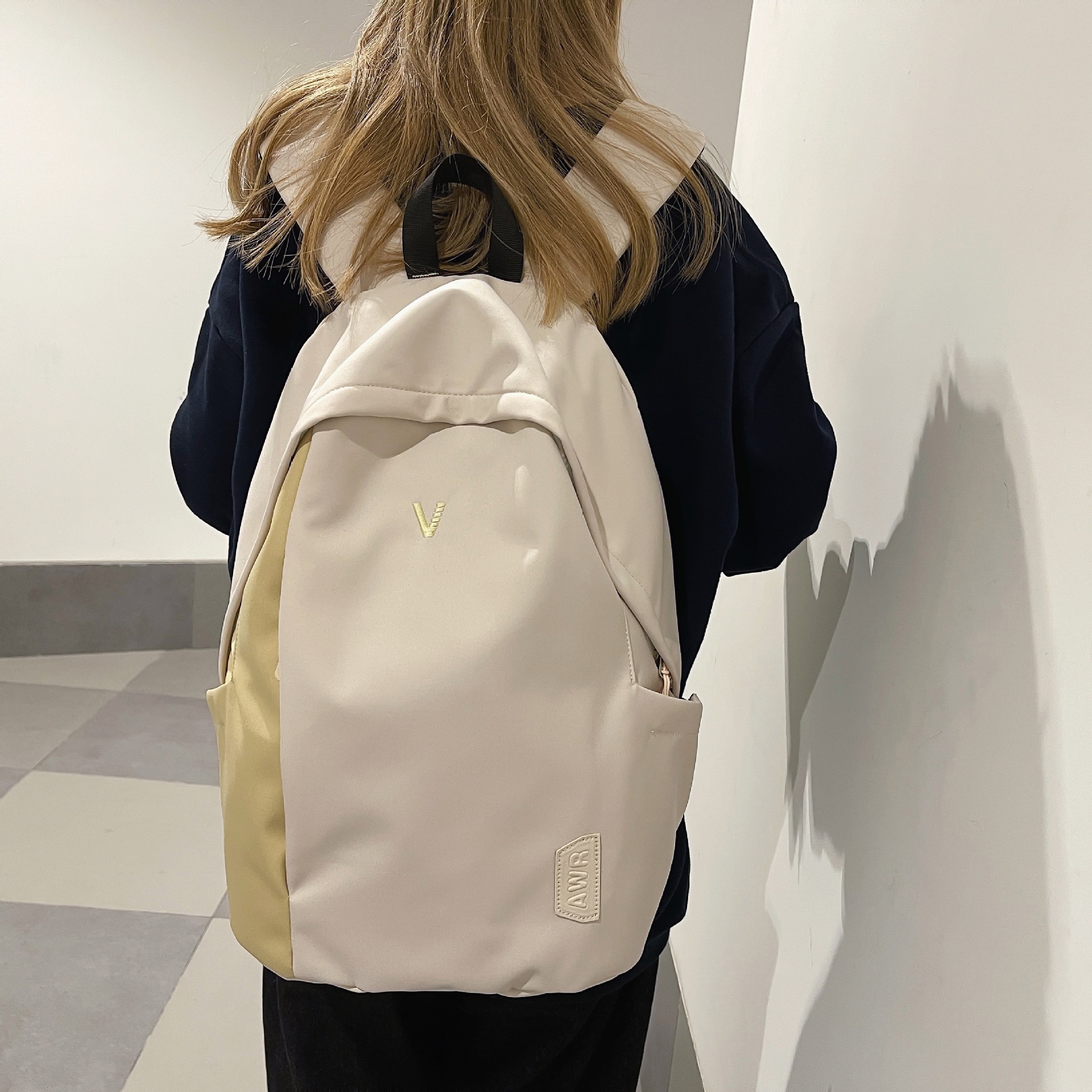 High school student backpacks, men's Instagram cool large-capacity couple casual backpacks, simple and sporty student backpacks details Picture