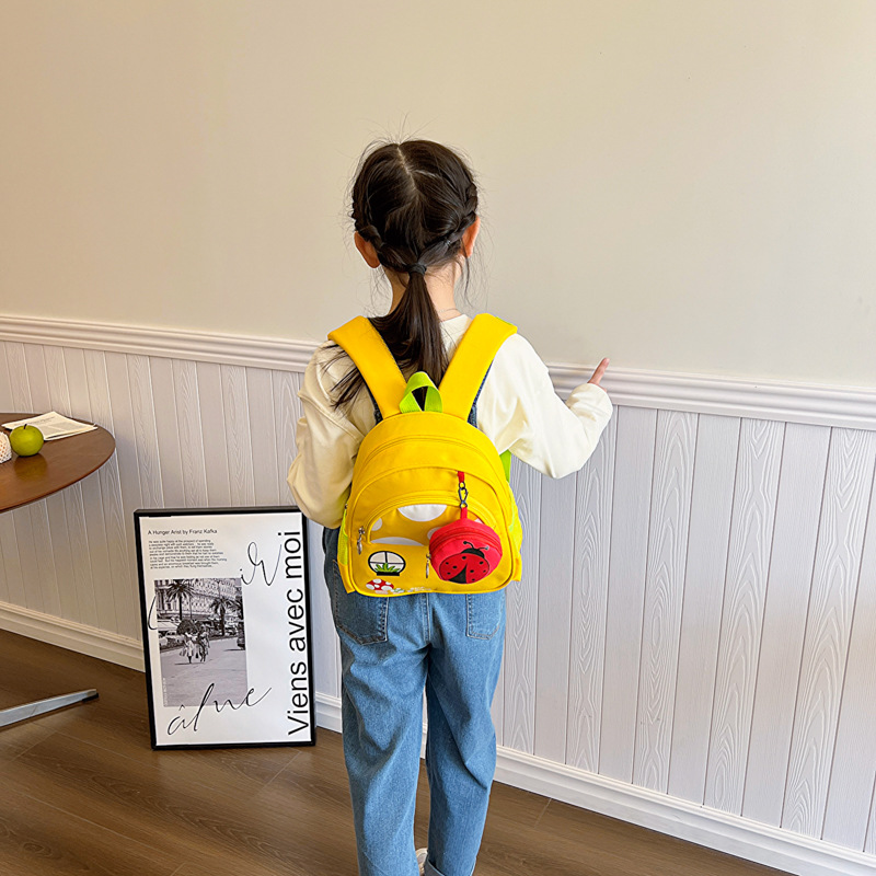 Durable and fun mushroom girl three-dimensional schoolbag, mini children's small backpack, travel bag for children aged 1-3 full figure