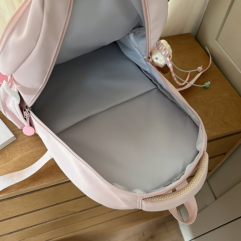 A girl's Korean-style solid-color, fresh and clean backpack for junior and senior high school students with multiple layers. An Instagram backpack for college students on campus Application Scenario