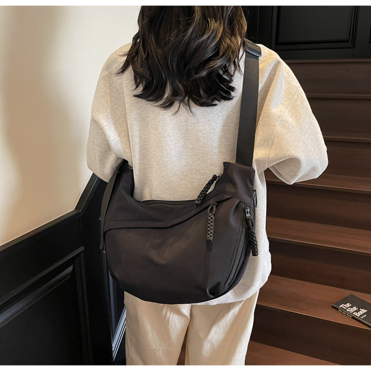 Fashionable and versatile large-capacity single-shoulder bag for commuting 2025 spring new style casual and simple tote bag Korean version underarm bag details Picture