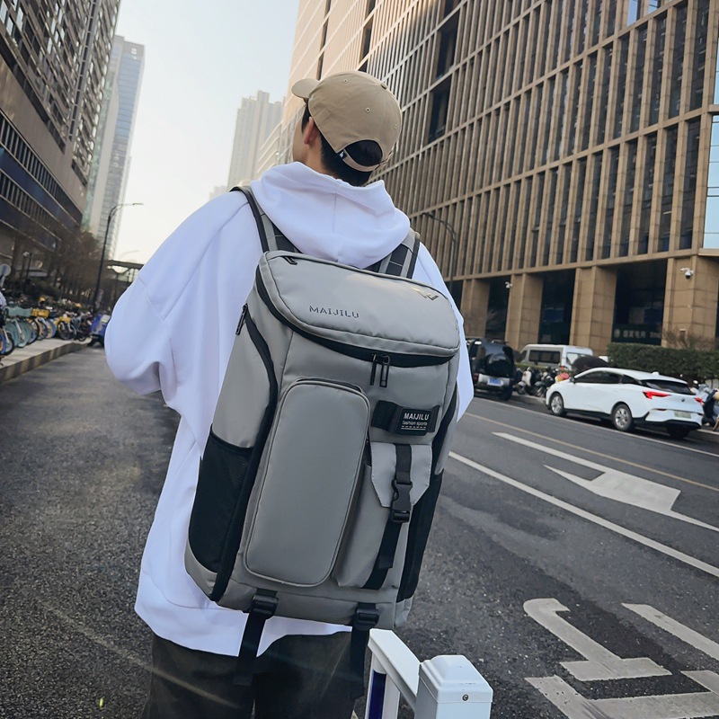 New sports bags, badminton bags, men's large-capacity multi-purpose backpacks, water-resistant outdoor travel and mountaineering bags full figure