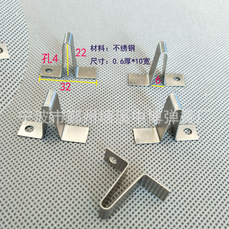 Custom-made 0.6mm stainless steel arc-shaped spring pieces for spring clips and crimping wire sheets. Bulk orders are preferred details Picture