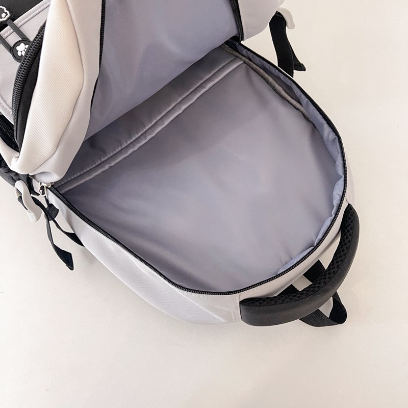 Korean-style color-blocking backpack for girls, large-capacity Instagram backpack for junior and senior high school students, high appearance level, versatile backpack for going out and traveling Application Scenario