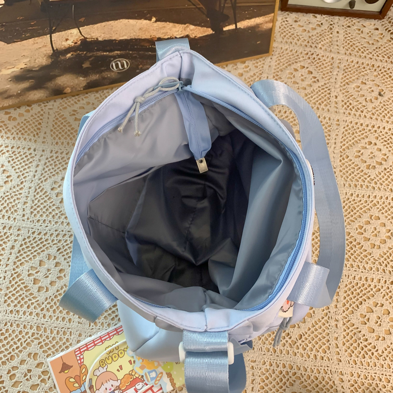 This crossbody bag is a cute bag for girls and primary and secondary school students in grades three to six to take extra lessons. It has a high level of appearance and is a Japanese-style Instagram sweet single-shoulder bag Application Scenario