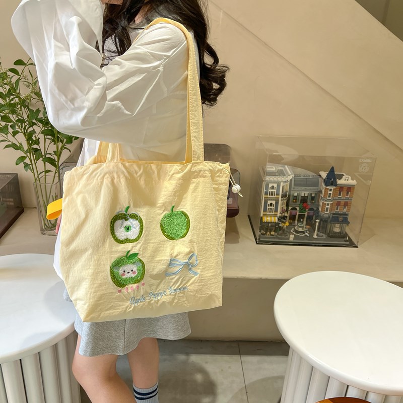 2025 New large-capacity tutorial bag, student fashion and cute single-shoulder bag, cartoon embroidery style drawstring underarm bag details Picture