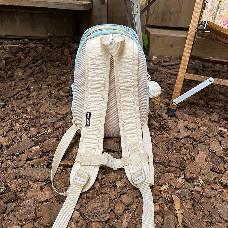 The new summer multi-color mountain-themed mini backpack features a high aesthetic level, a fresh and lightweight outdoor sports and leisure backpack Specification drawing