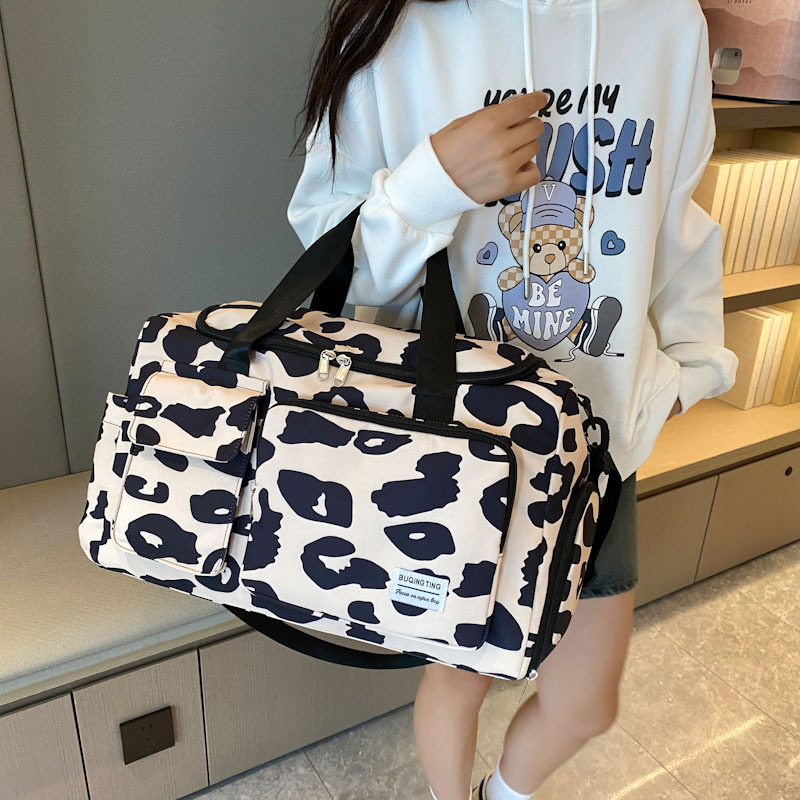 Short-distance travel bag, women's fashion trend, large-capacity dry and wet separation, swimming and yoga, women's handbag, single-shoulder bag full figure