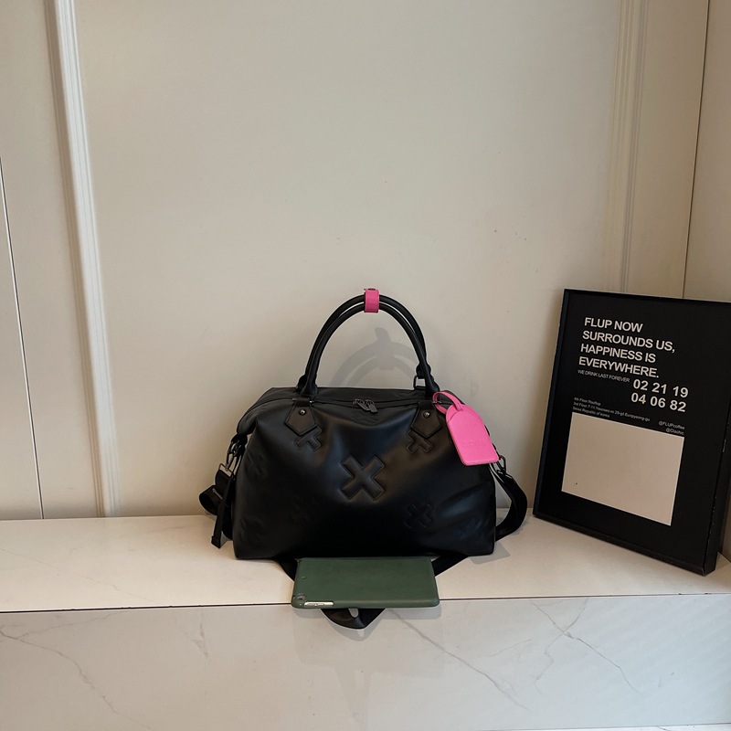 Short-distance travel bag, women's large-capacity lightweight sports and fitness bag, 2025 new style luggage bag, travel storage luggage bag Application Scenario