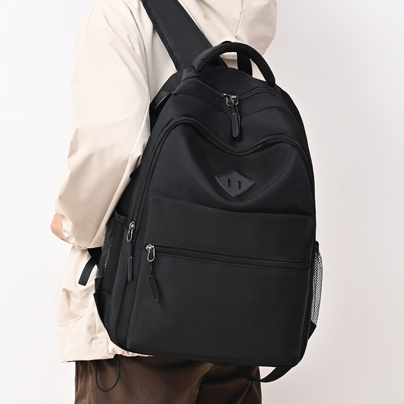 A new high-appeal Korean-style ins backpack for junior and senior high school boys, in a solid color, casual, simple, lightweight and large-capacity backpack full figure