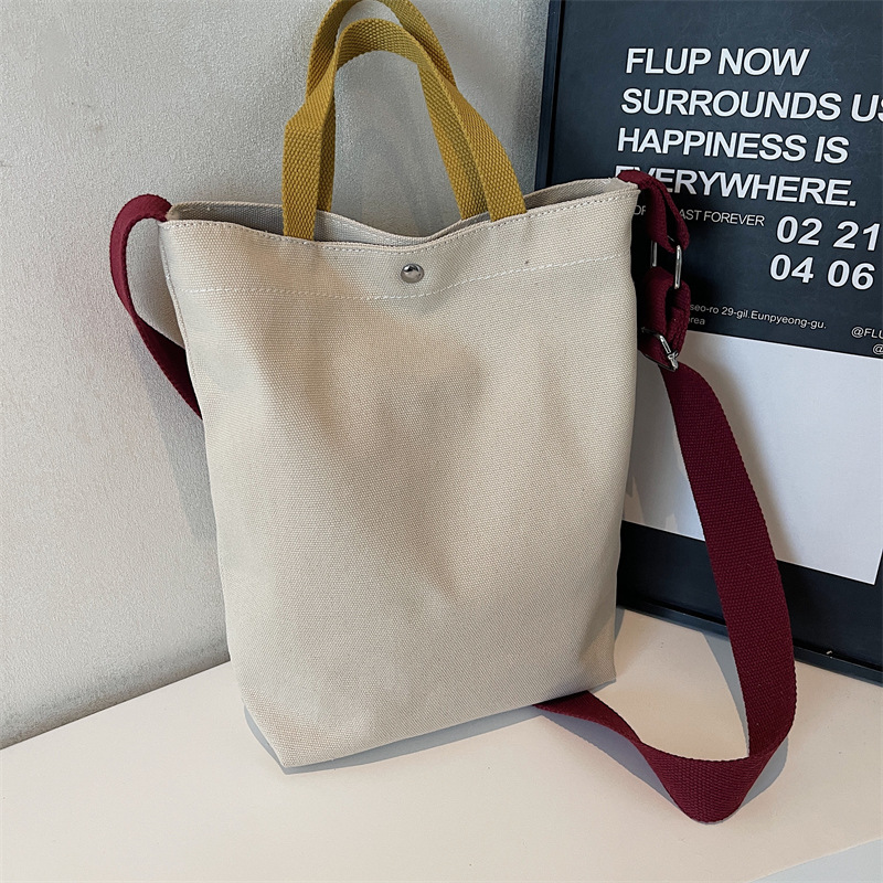 A new Korean-style handbag with a high aesthetic level, suitable for women's casual, simple, light, commuting, fashionable and versatile. It features a large capacity crossbody bag Specification drawing