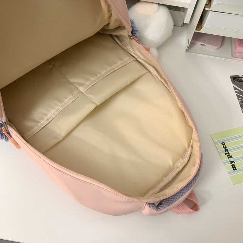The fresh and color-blocking backpack will charm you. It's a versatile backpack for college students, a commuter bag for women, and a cute travel backpack for mom Application Scenario
