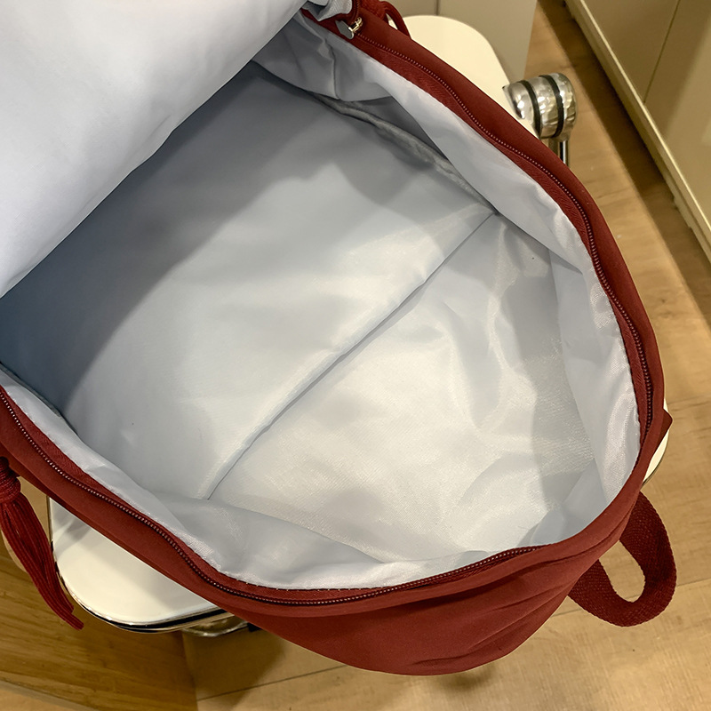 2024 New schoolbag for girls, Korean version, large capacity backpack for junior high school girls and senior high school students, simple and solid color backpack in forest style Application Scenario