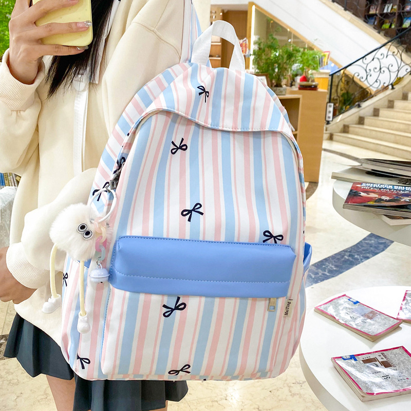 Forest-style ins soft girl backpack for junior high school students, large-capacity casual backpack, versatile color contrast school style schoolbag details Picture
