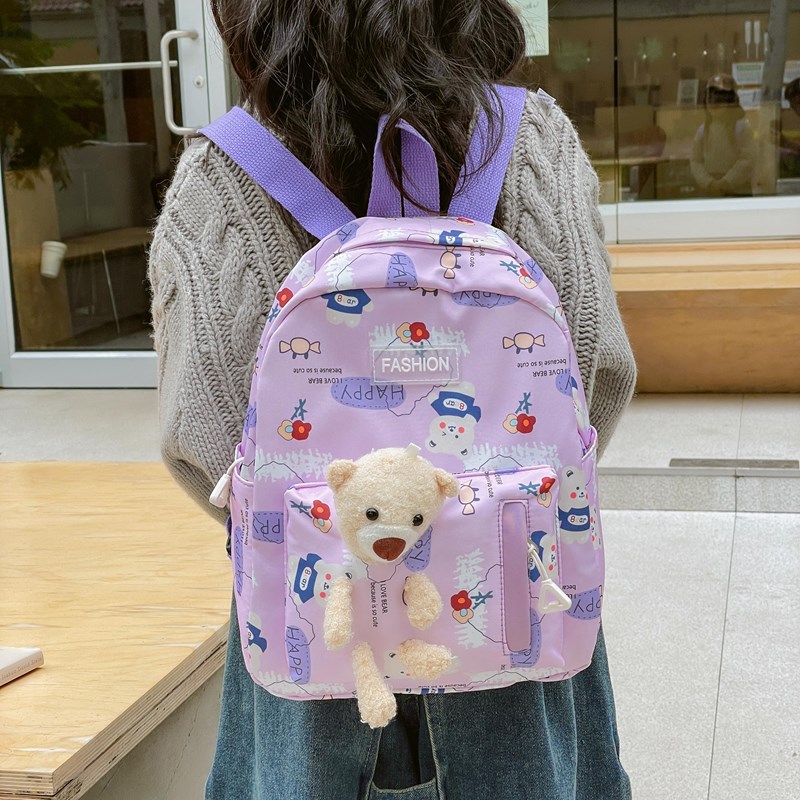 Cute cartoon bear backpack for children, stylish and trendy schoolbag for kindergarten girls, casual snack backpack Application Scenario