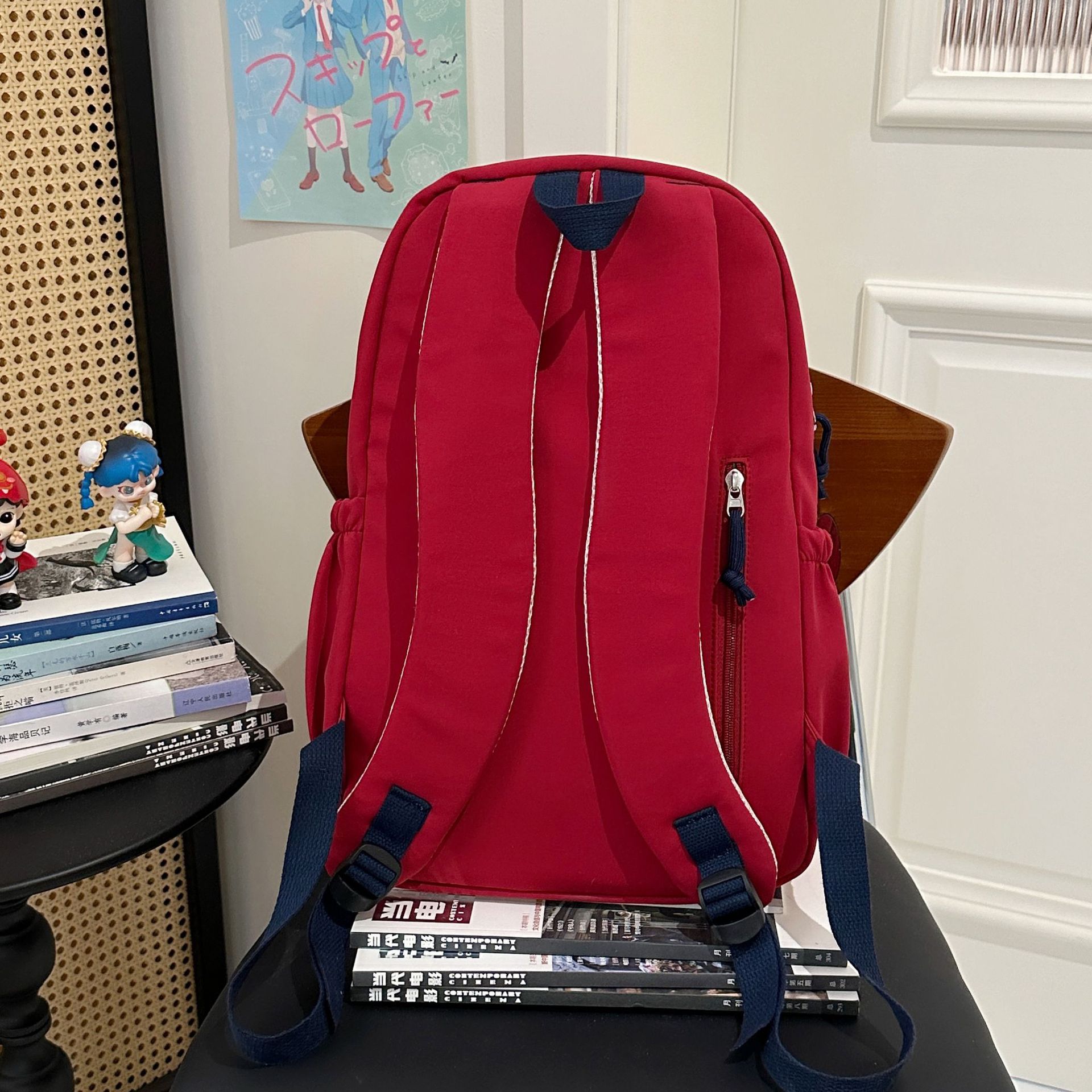A new high-appearance-level letter-style backpack for couples in solid color, casual, simple and lightweight, with a large capacity for outdoor commuting Specification drawing
