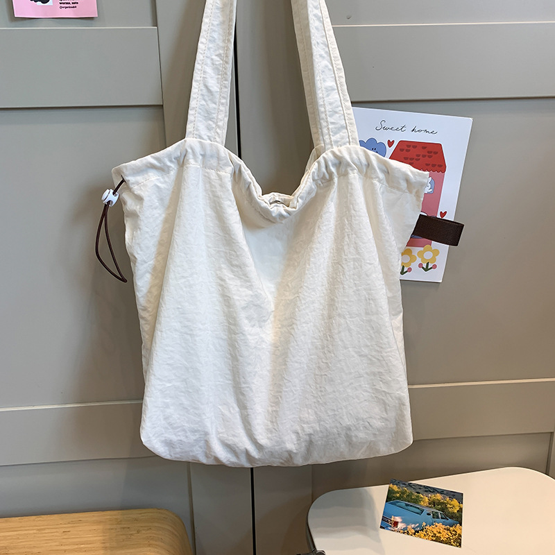 2024 New drawstring nylon single-shoulder bag, a lightweight Japanese commuter tote bag with large capacity and versatility Specification drawing