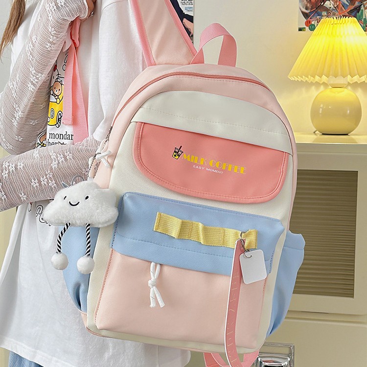 A new Japanese-style simple backpack for girls, fashionable and versatile. It's a daily casual backpack for women full figure
