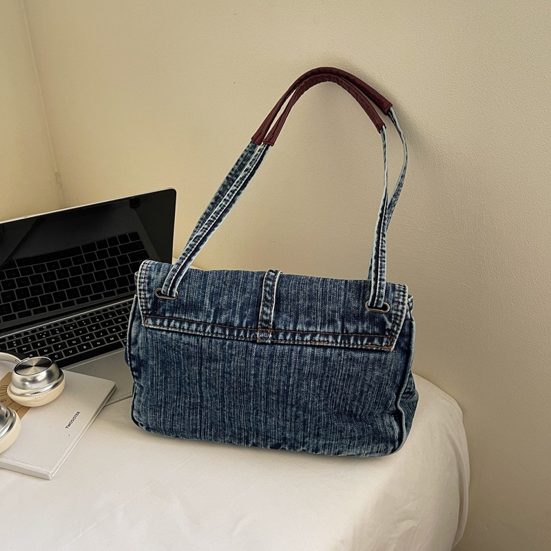 A new Hong Kong-style denim crossbody bag with a high aesthetic level and niche design, suitable for women's light commuting, shopping and outings Specification drawing