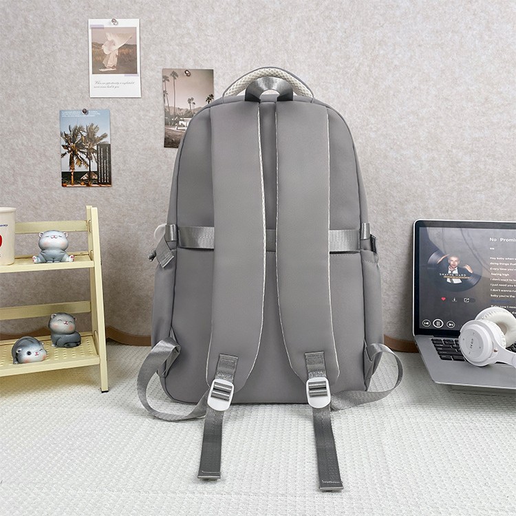 A new high-appeal college-style backpack for junior and senior high school students, featuring a casual, simple, lightweight and versatile design with a large capacity Specification drawing