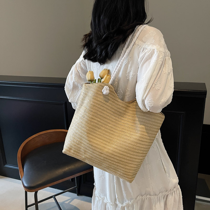Summer rainbow straw woven bag, women's seaside vacation travel woven tote bag, large capacity single-shoulder commuting tote bag details Picture