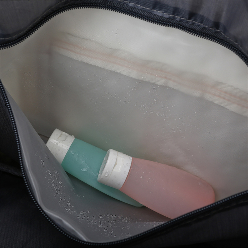 Korean-style diamond-shaped travel fitness bag storage bag, crossbody portable mother-and-child bag, yoga fitness bag, large-capacity travel bag Application Scenario