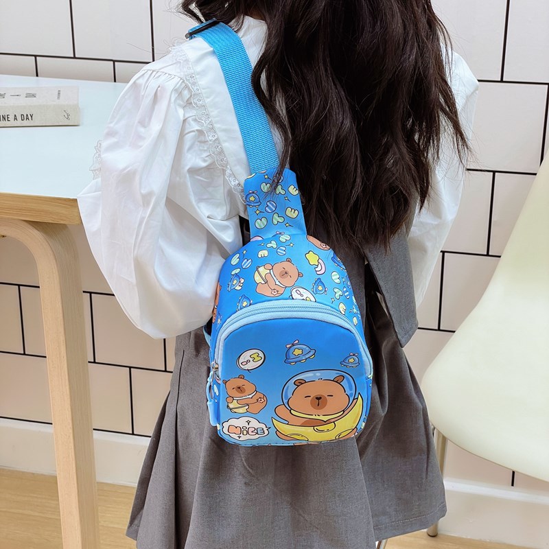 New children's bags: Japanese-style cartoon and anime boys' and girls' chest bags, cute Capibara printed children's crossbody bags Application Scenario