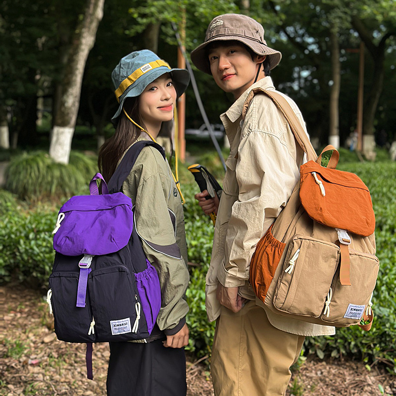 A new forest-themed backpack with a high level of appearance and fresh color contrast for outdoor hiking and mountain climbing. It is a couple's lightweight travel backpack for mountain climbing full figure
