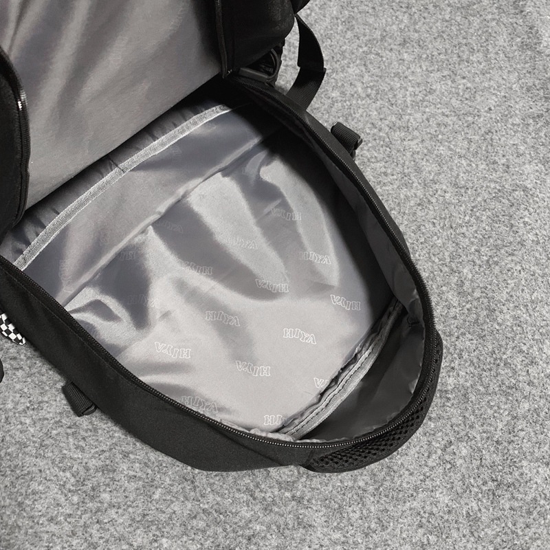A new high-appearation-level, trendy and cool workwear-style backpack for couples, a lightweight travel and mountaineering backpack with large capacity Application Scenario