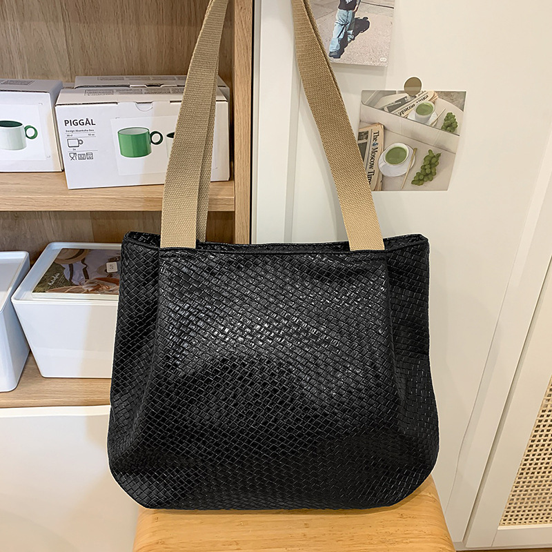 The new woven pattern soft pu single-shoulder bag for women's foreign trade has a large capacity, is casual and versatile, and is a tote bag for college students' classes Specification drawing