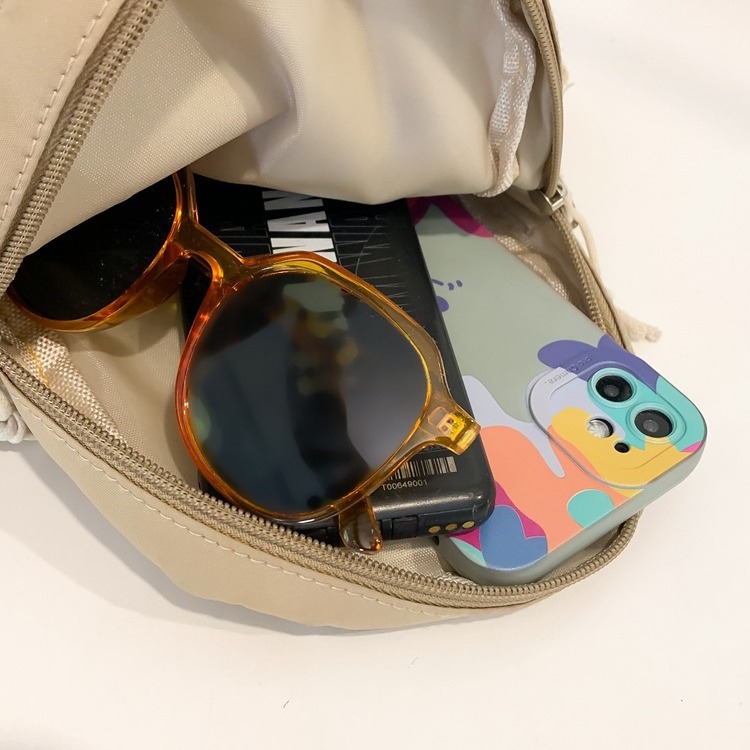Small bag, cute and funny student shoulder bag, Japanese-style Instagram cute girl, versatile crossbody bag, mobile phone case Application Scenario