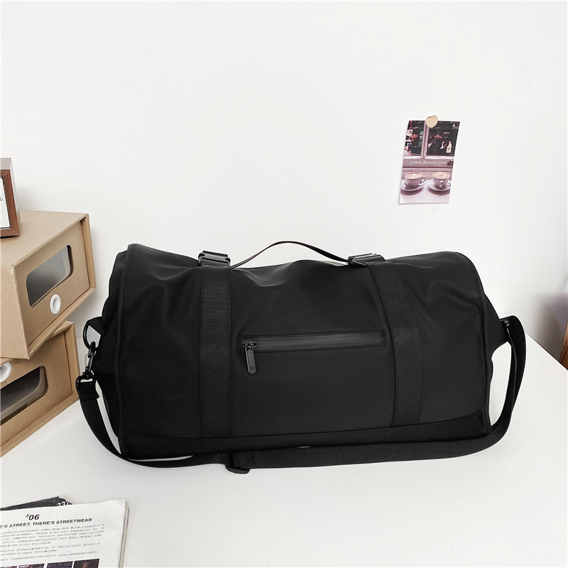 Fitness bag, men's dry and wet separation basketball training sports crossbody bag, trendy Japanese style Instagram couple rolled-up single-shoulder bag Application Scenario