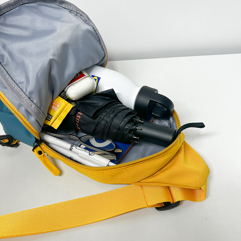 A new high-look, trendy and cool Japanese-style crossbody bag for both men and women, a casual, simple and versatile, lightweight, color-block chest bag Application Scenario