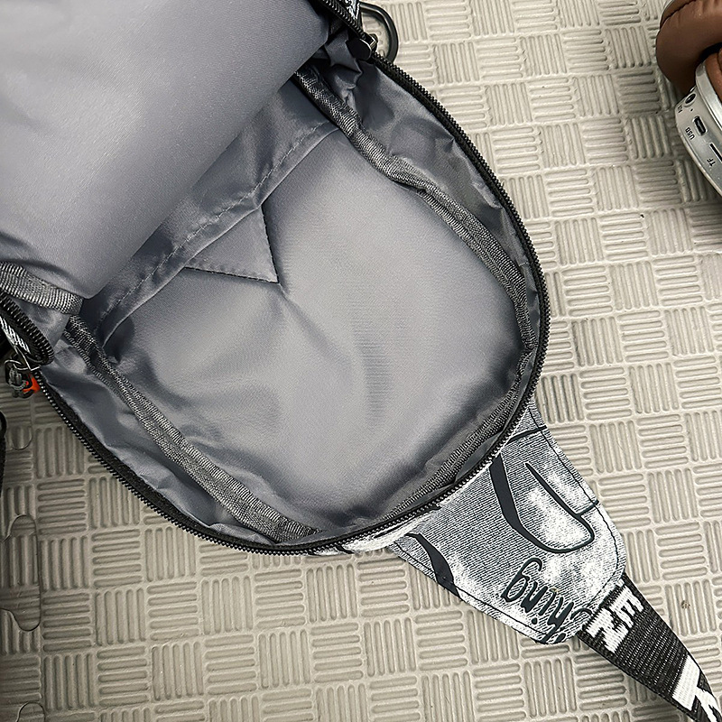 A new men's trendy chest bag from foreign trade, a unique graffiti sports crossbody bag, a cool and trendy night reflective outdoor cycling single-shoulder bag Specification drawing