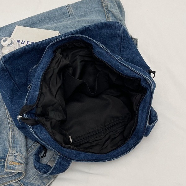 Denim canvas single-shoulder bag, women's large-capacity commuter bag, niche artistic tote bag, Japanese and Korean casual and versatile handbag Application Scenario