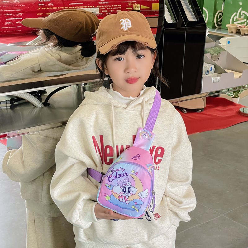 New Winter 2024 children's bags: Cute cartoon kids, single-shoulder bags for boys and girls, coin purses, crossbody bags and chest bags Application Scenario