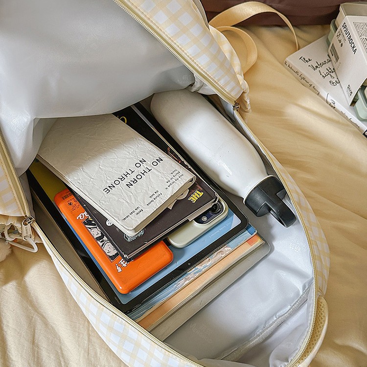 A new Japanese-style high-appearance-level, fresh and sweet 2D "smug pain bag" for girls, a large-capacity backpack for junior and senior high school students Application Scenario