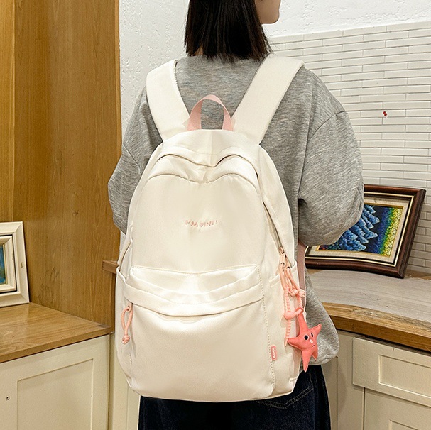 A simple and versatile schoolbag for female college students, a lightweight backpack for commuting, a Korean version of a casual backpack for junior and senior high school students full figure