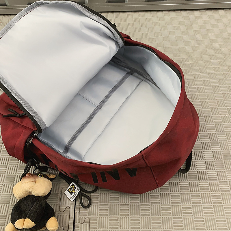 The 2025 new American-style retro large-capacity schoolbag, simple and versatile printed backpack, is a casual and lightweight backpack for going out Application Scenario
